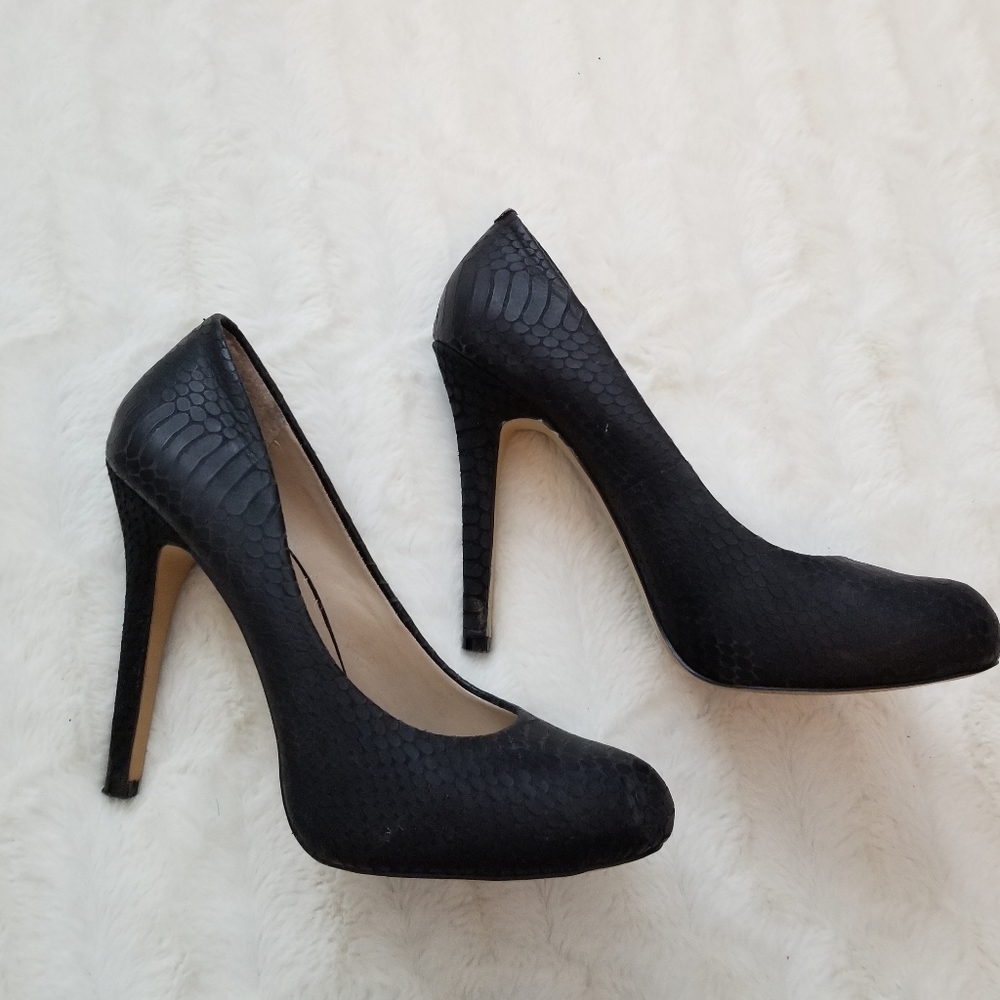 LAST CALL! INC Black Snakeskin Stiletto Pumps